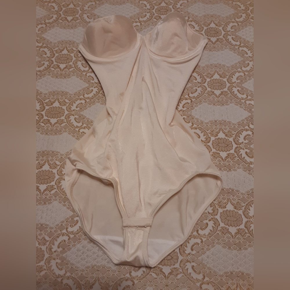 BODYSLIMMERS One piece strapless slimmer 36B